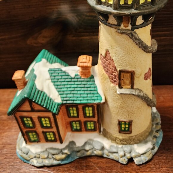 Vintage 1998 Collectable Dickens Ceramic 11" Tall Lighthouse/Figurine - Picture 3 of 15